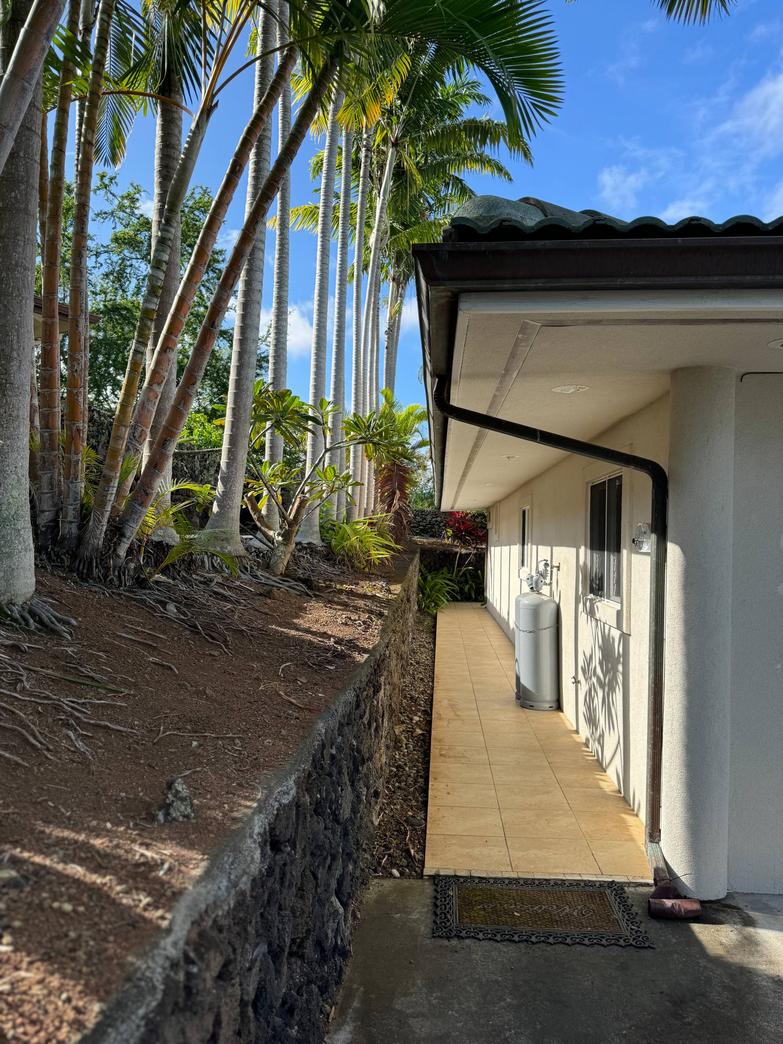 Guesthouse in Kailua-Kona · ★4.86 · 2 bedrooms · 4 beds · 2 private baths - Image 16