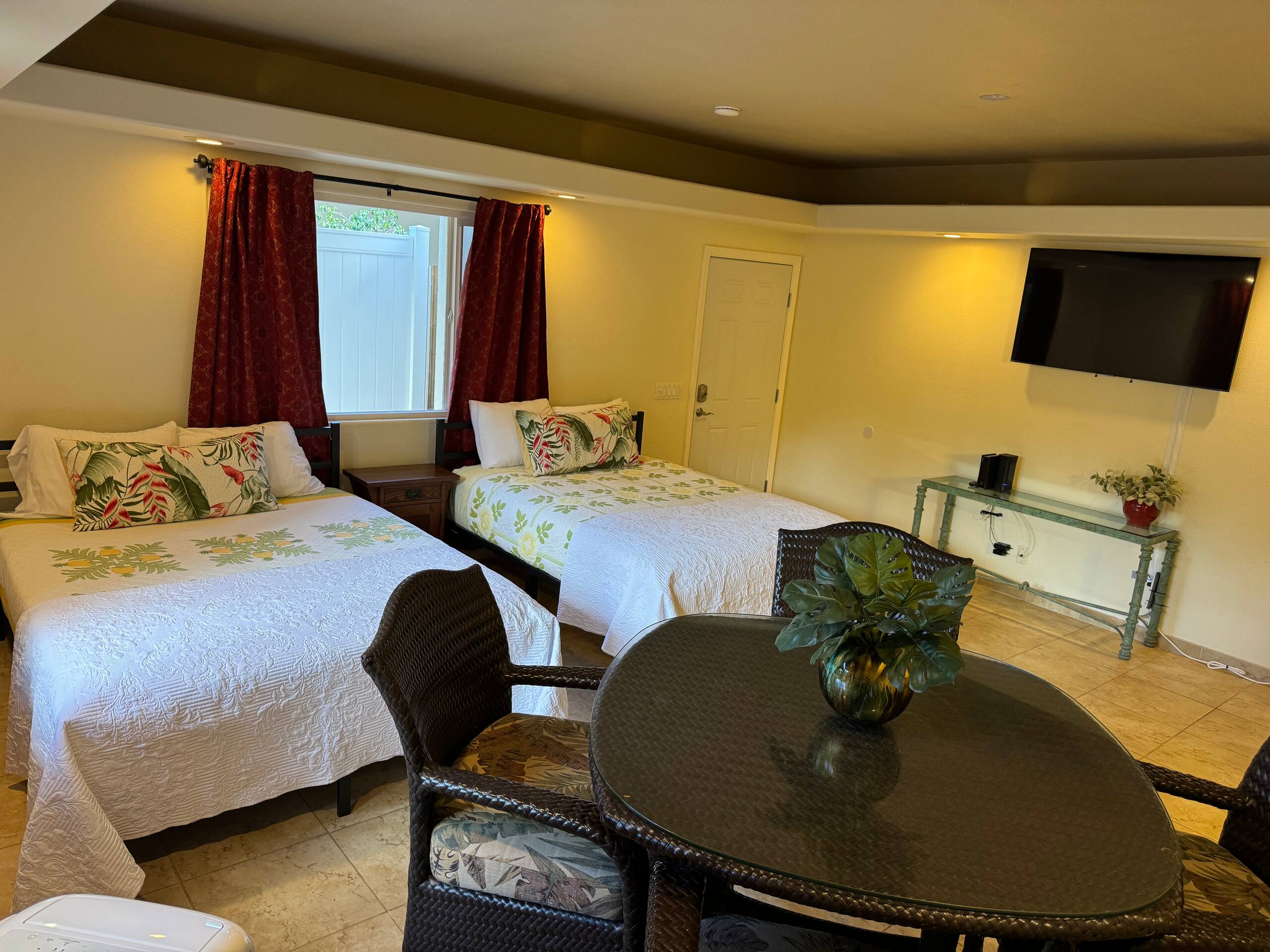 Guesthouse in Kailua-Kona · ★4.86 · 2 bedrooms · 4 beds · 2 private baths - Image 3