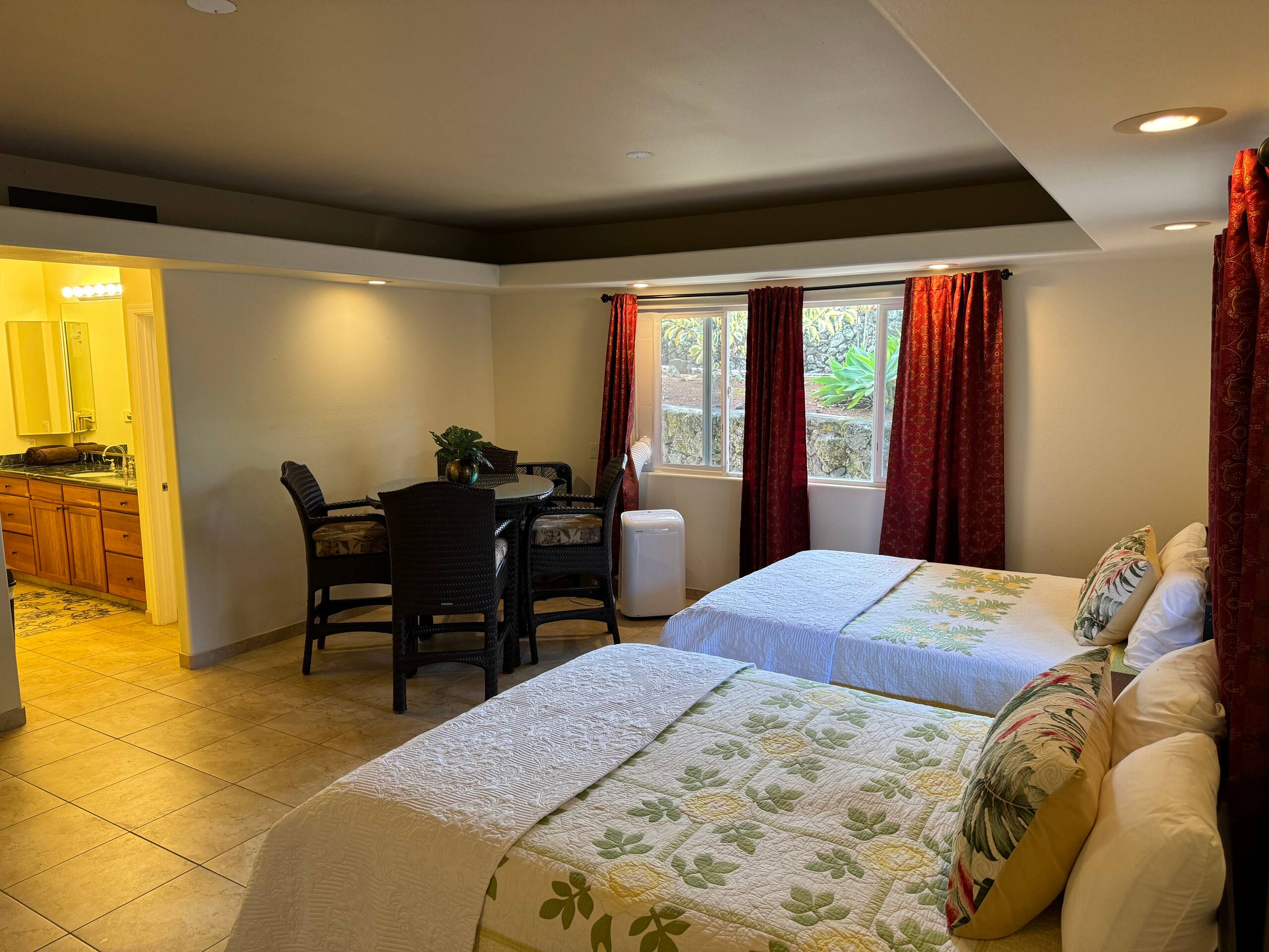 Guesthouse in Kailua-Kona · ★4.86 · 2 bedrooms · 4 beds · 2 private baths - Image 5