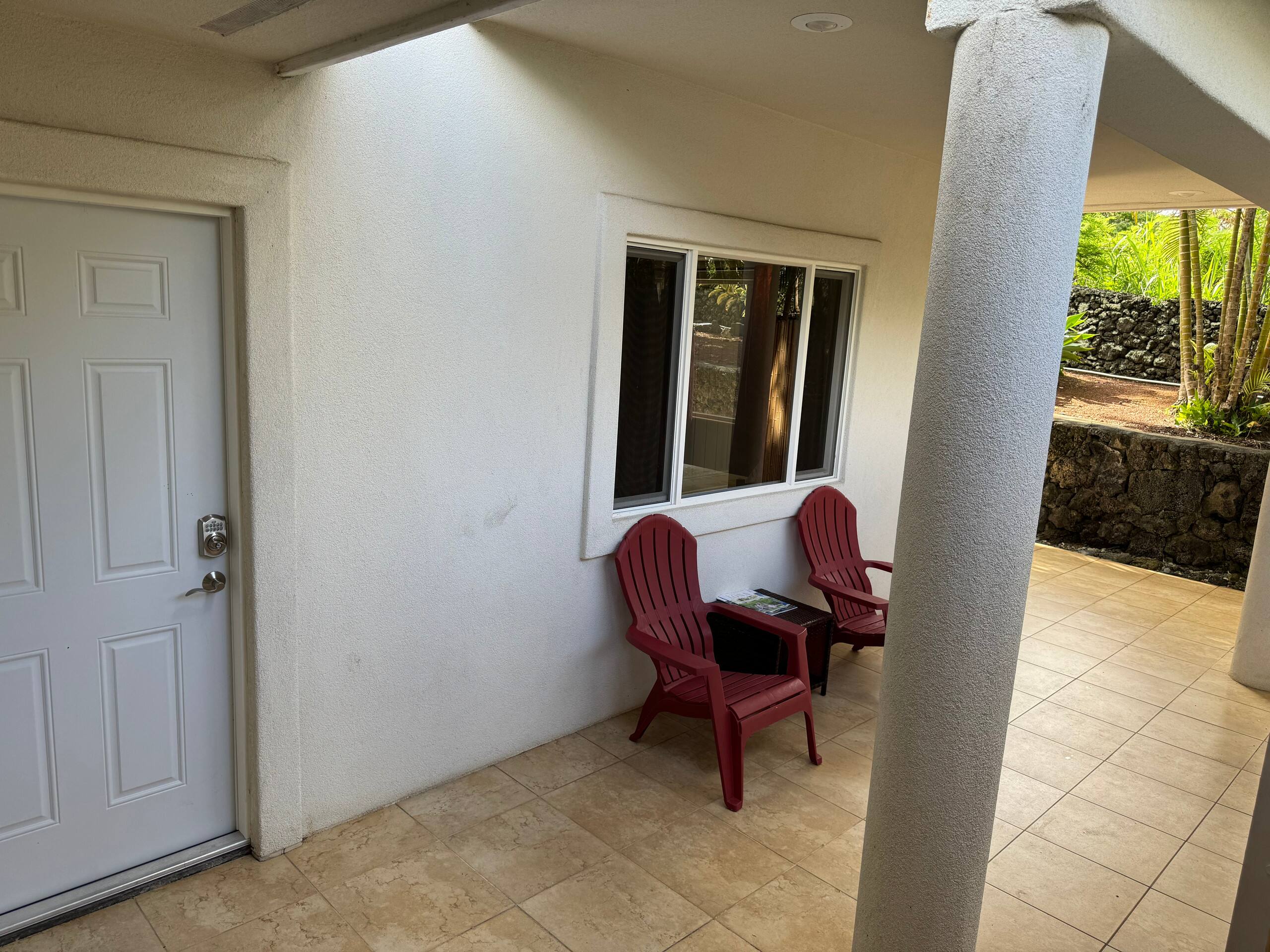 Guesthouse in Kailua-Kona · ★4.86 · 2 bedrooms · 4 beds · 2 private baths - Image 13
