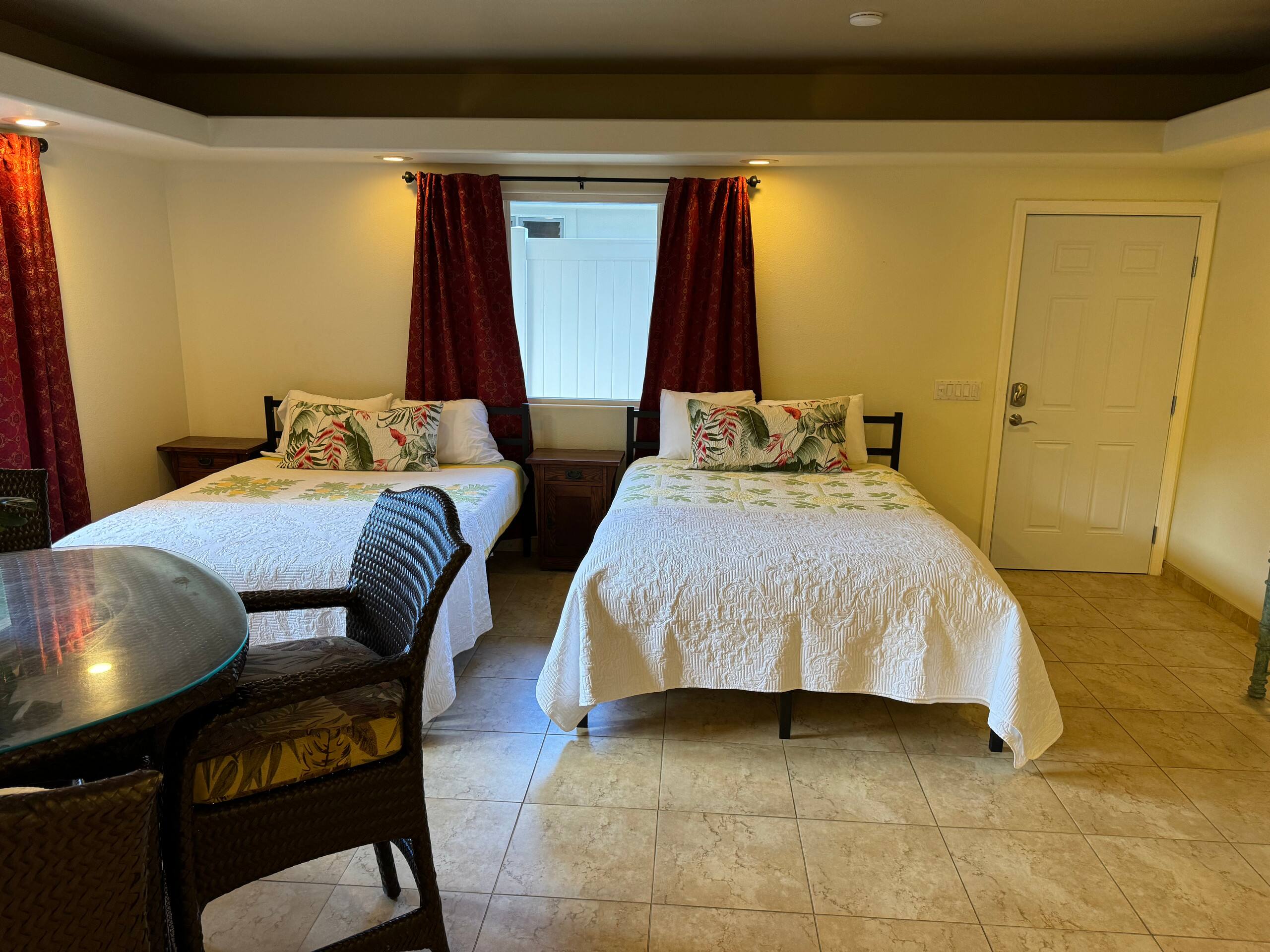 Guesthouse in Kailua-Kona · ★4.86 · 2 bedrooms · 4 beds · 2 private baths - Image 6