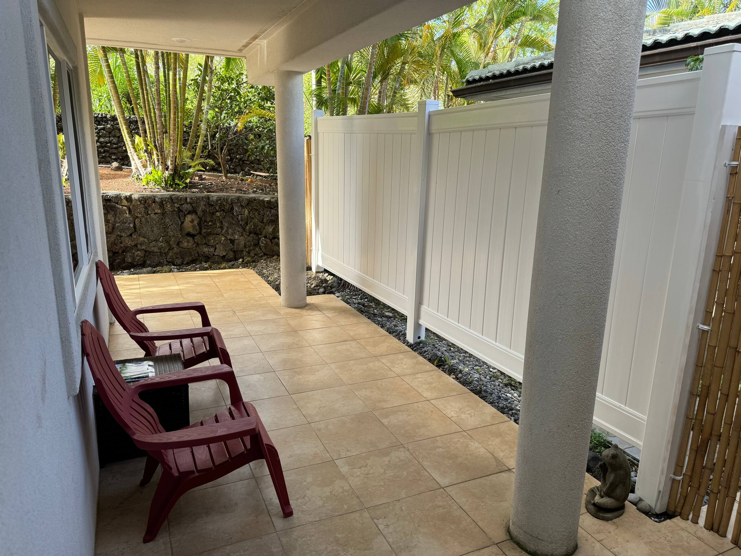 Guesthouse in Kailua-Kona · ★4.86 · 2 bedrooms · 4 beds · 2 private baths - Image 12