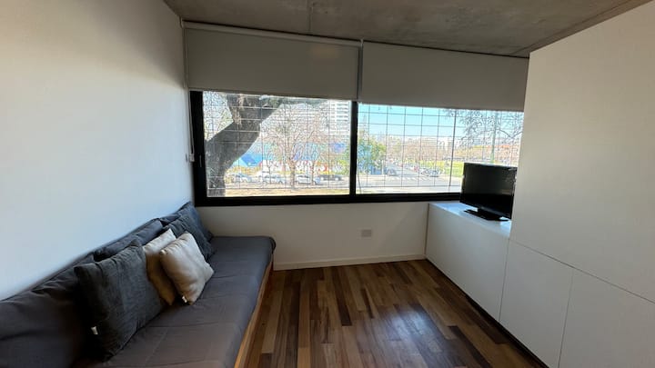 Studio apartment with courtyard view in Colegiales