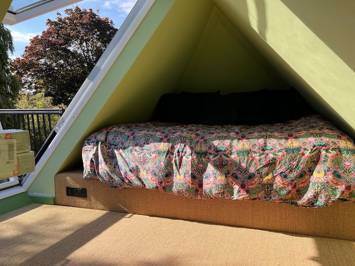 A Singular Retreat In The Heart Of The South Downs - Alton