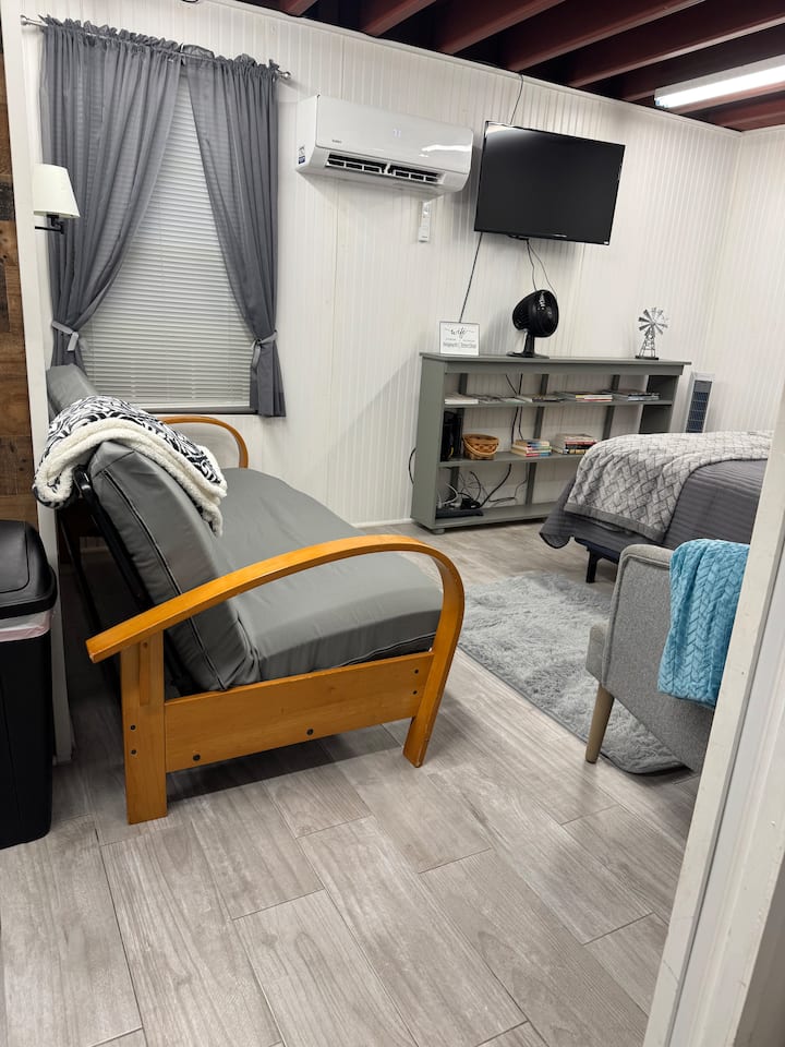 Barndo Mini Inn - Open Concept, Super Comfortable - Waco, TX