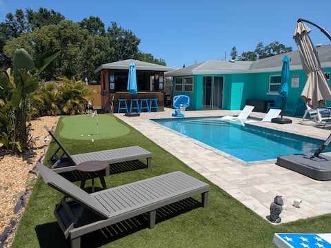 Backyard Oasis, Heated Pool Tiki Bar Near IMG