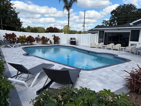 Pool & Lakeview home /3 Min Universal/15min Disney