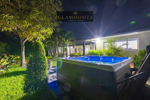 Riverfront Luxury Villa w/Paddle Boards & Jacuzzi!