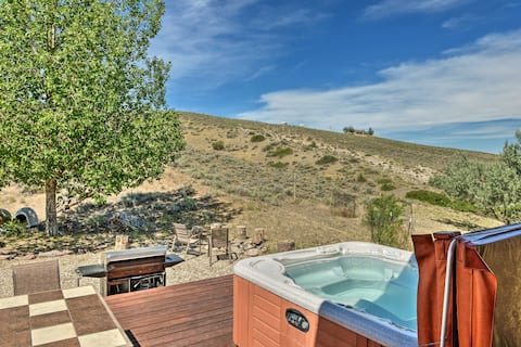 Exquisite Log Home with Lander Valley Views!
