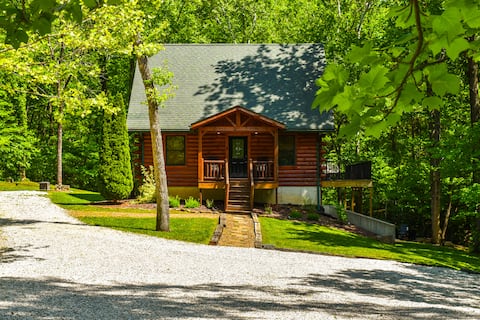 Secluded Cabin | Sleeps 12 | Loft Bunks |Game Room