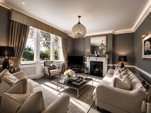 Popular Airbnb listing: Exclusive House - 10 mins from Newcastle sleeps 18 in Gateshead
