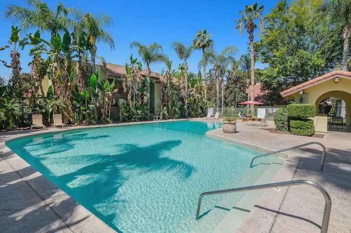 2 Bdrm Updated, Safe, Upstairs Condo W/pool & Gym! - Fresno, CA