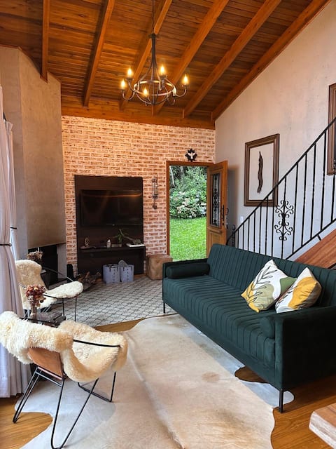 Top Airbnb: Country house with Jacuzzi, fireplace and fire pit em Bom Retiro