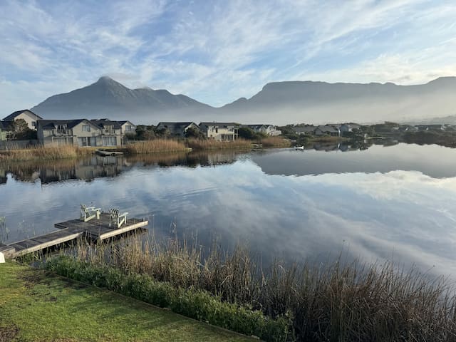 Luxury, Lakeside Villa with Private Pool and Jetty