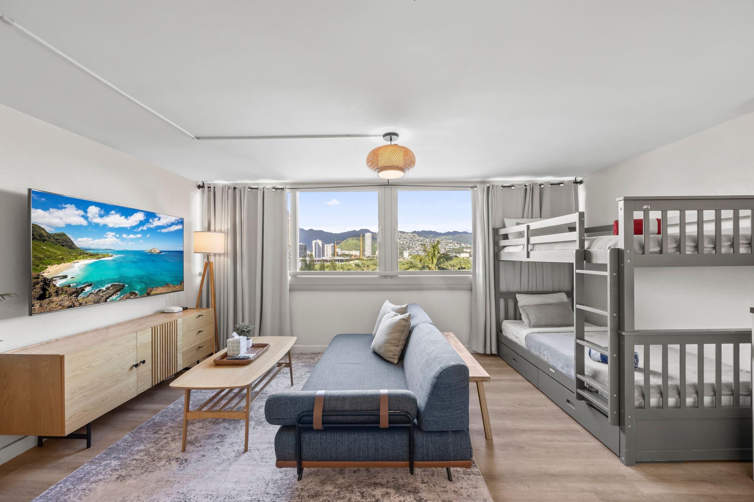 Condo in Honolulu · ★4.83 · 1 bedroom · 4 beds · 1 private bath - Image 6