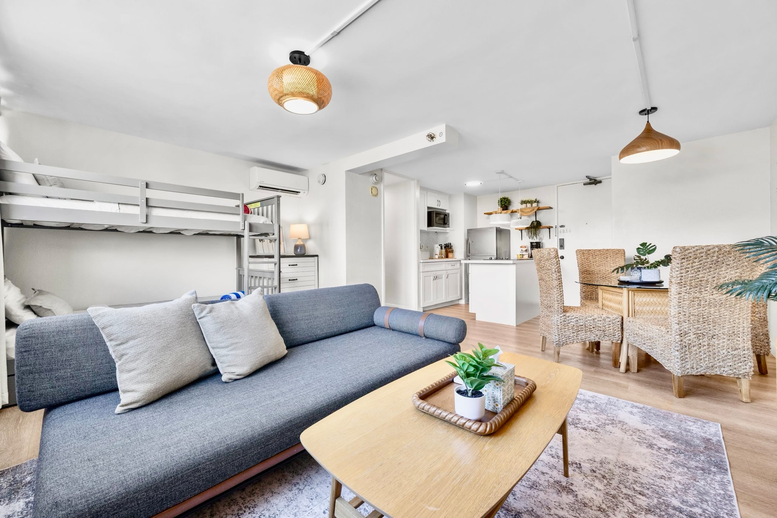 Condo in Honolulu · ★4.83 · 1 bedroom · 4 beds · 1 private bath - Image 10