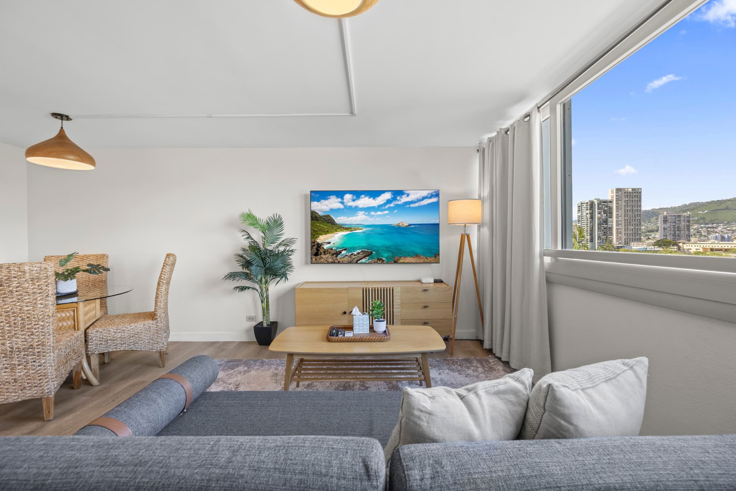 Condo in Honolulu · ★4.83 · 1 bedroom · 4 beds · 1 private bath - Image 8