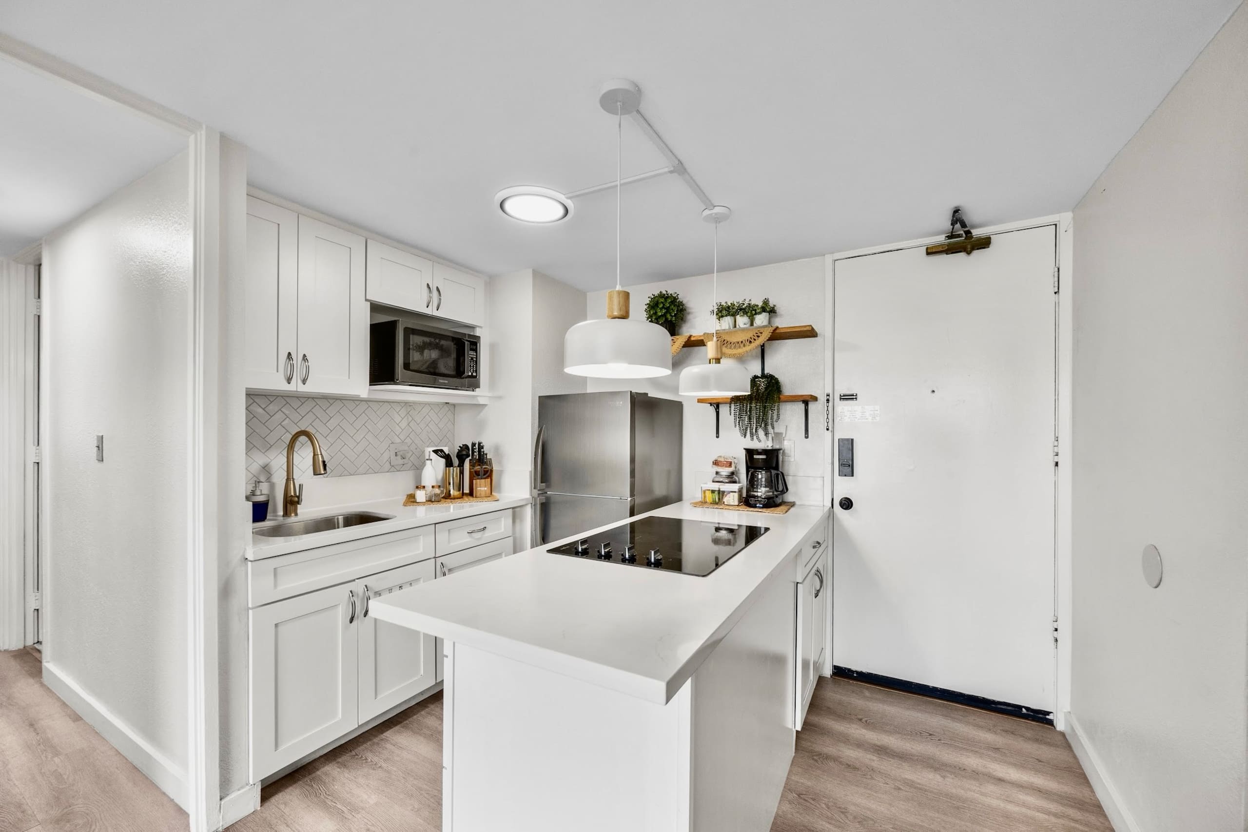 Condo in Honolulu · ★4.83 · 1 bedroom · 4 beds · 1 private bath - Image 26