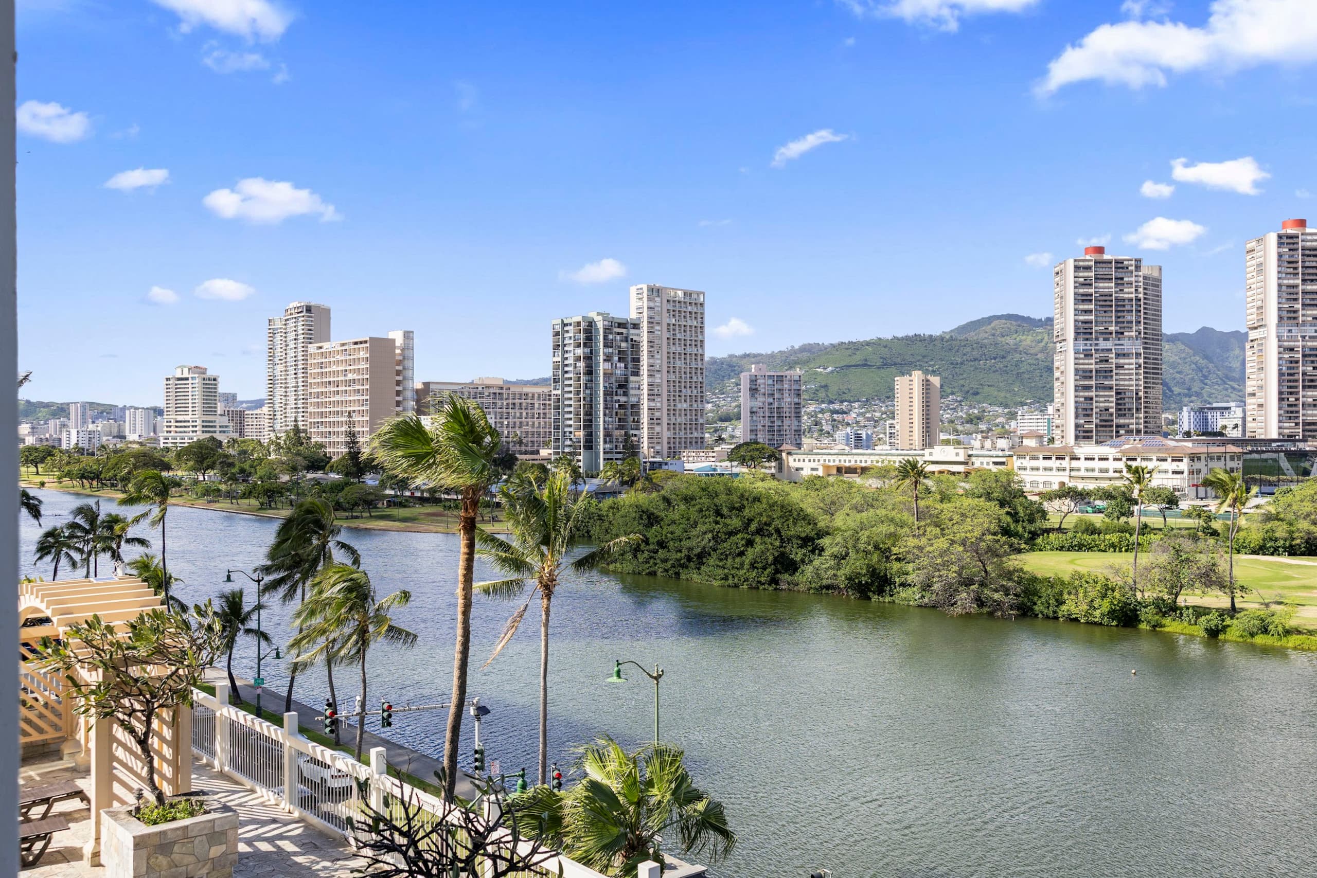 Condo in Honolulu · ★4.83 · 1 bedroom · 4 beds · 1 private bath - Image 47