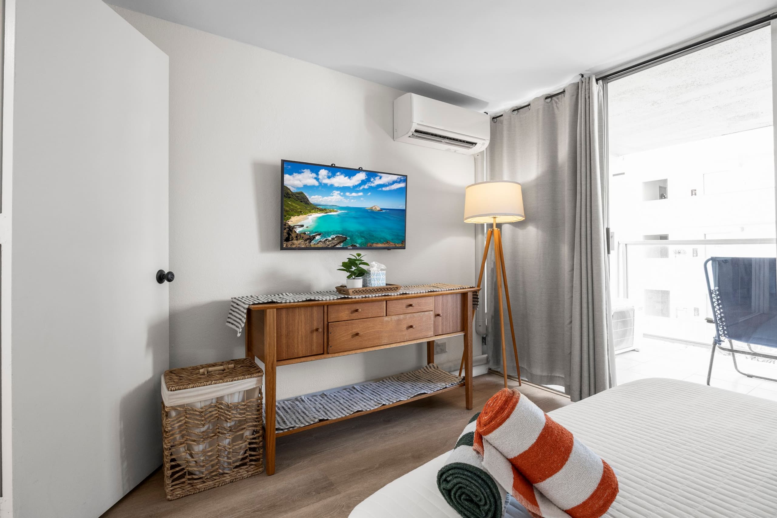 Condo in Honolulu · ★4.83 · 1 bedroom · 4 beds · 1 private bath - Image 40