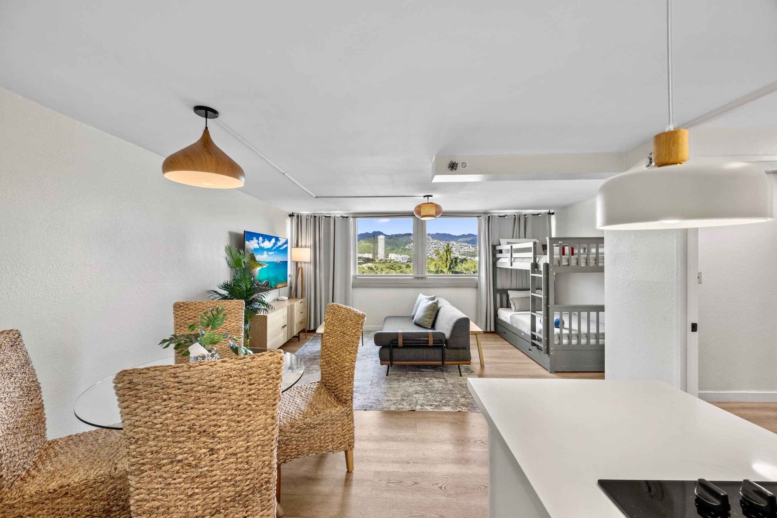Condo in Honolulu · ★4.83 · 1 bedroom · 4 beds · 1 private bath - Image 1