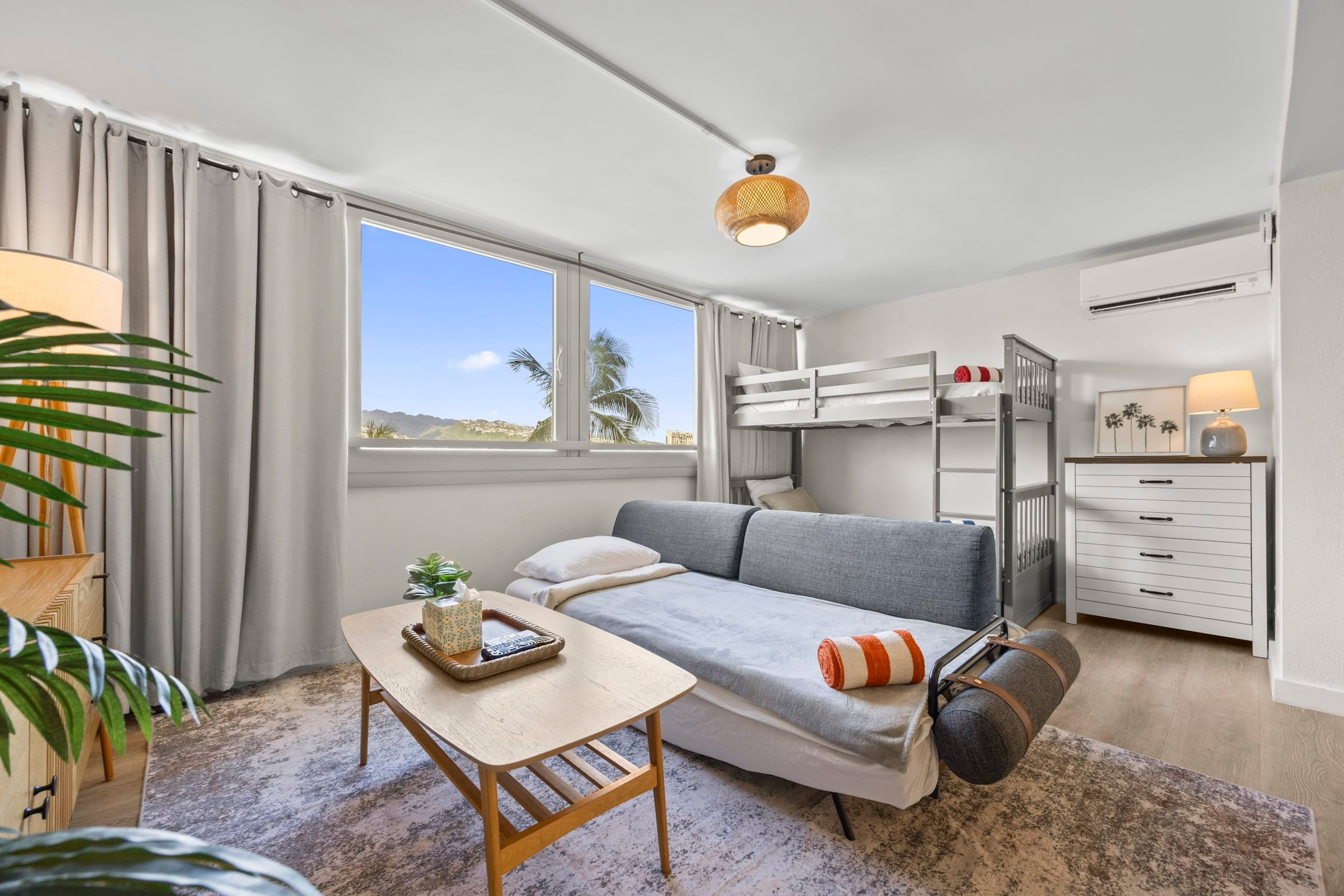 Condo in Honolulu · ★4.83 · 1 bedroom · 4 beds · 1 private bath - Image 20