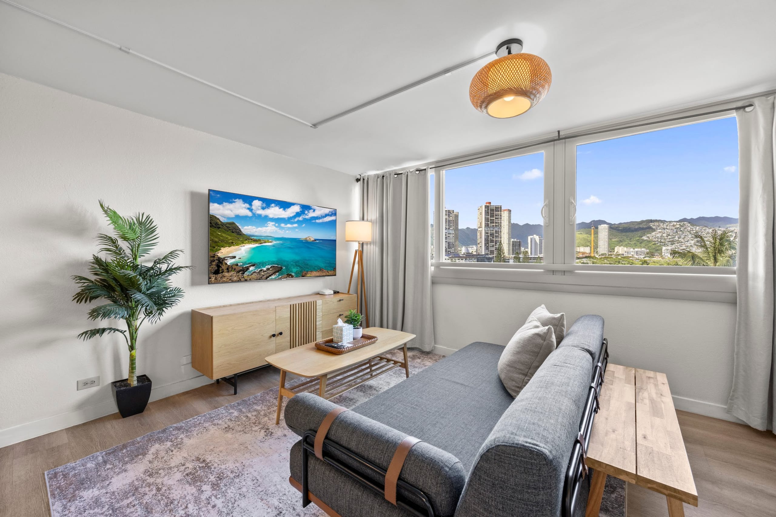 Condo in Honolulu · ★4.83 · 1 bedroom · 4 beds · 1 private bath - Image 5