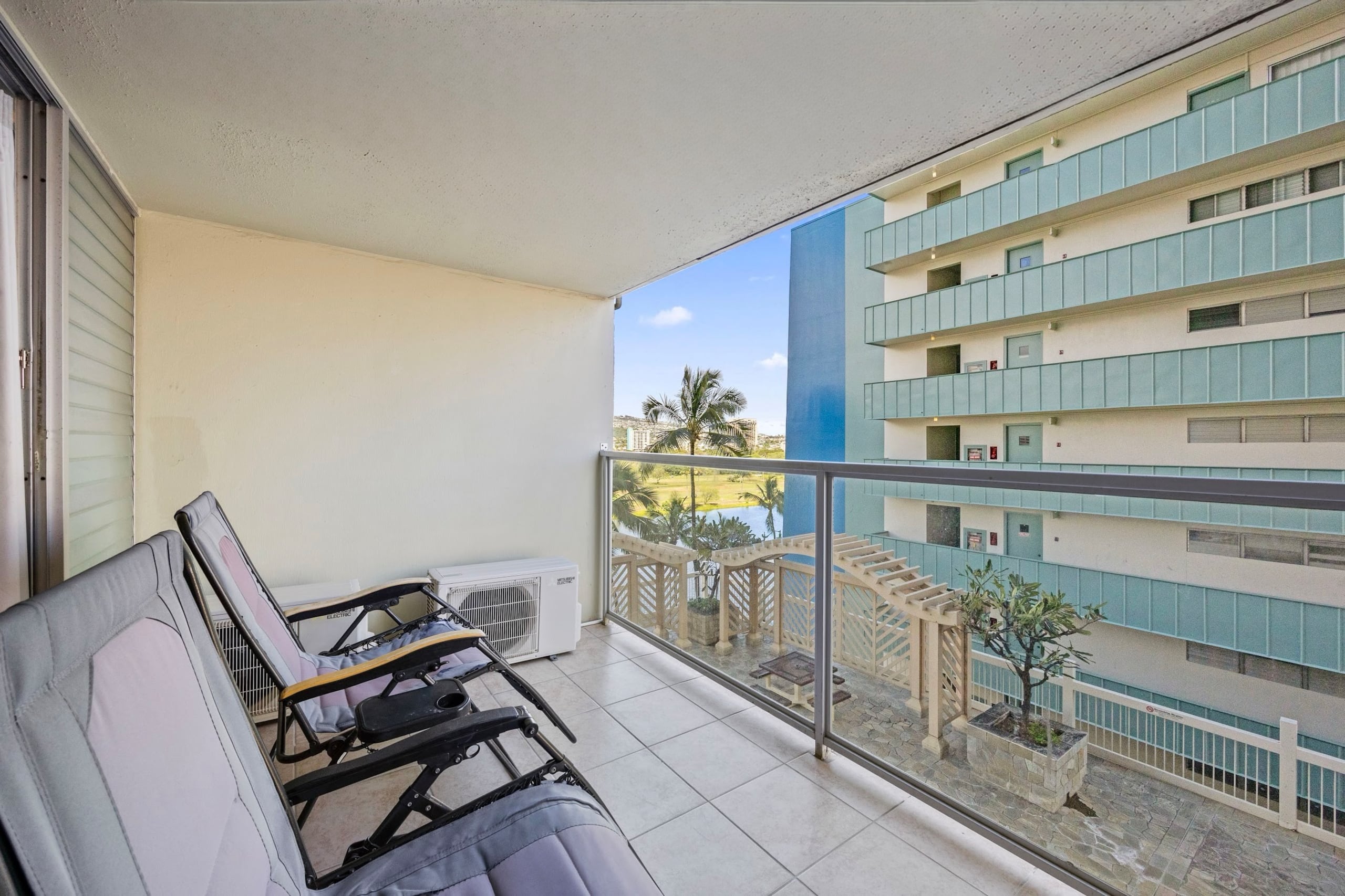 Condo in Honolulu · ★4.83 · 1 bedroom · 4 beds · 1 private bath - Image 48