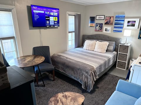 Top Airbnb: The Back House: Private Midtown Studio Guest House in Central Gardens,