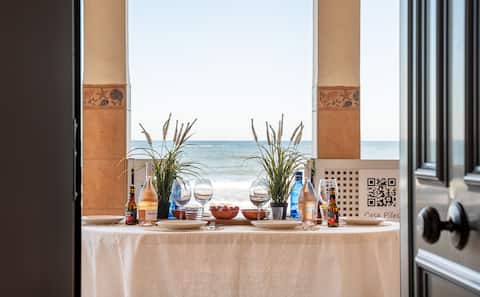 Beachfront, air conditioning, BBQ & closed garage