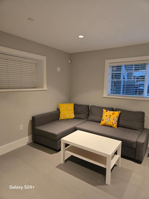 Top performing Airbnb: Bright guest private space in heart of Kits in Kitsilano