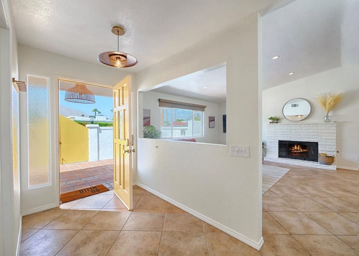 Sunny Escape - Modern Mid-century 3br/2ba Pool - Palm Springs, CA