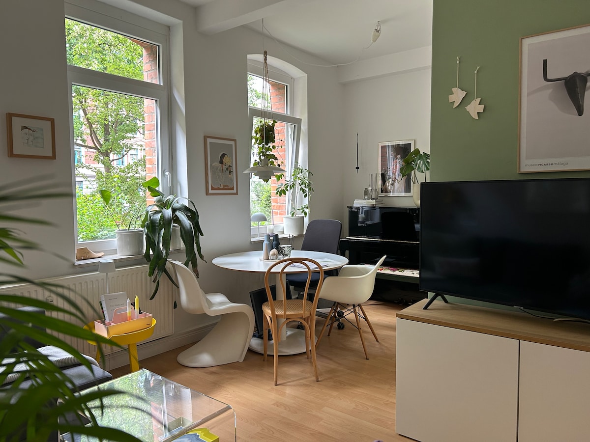 Top performing Airbnb: Apartment in lively Linden with terrace in Linden Nord