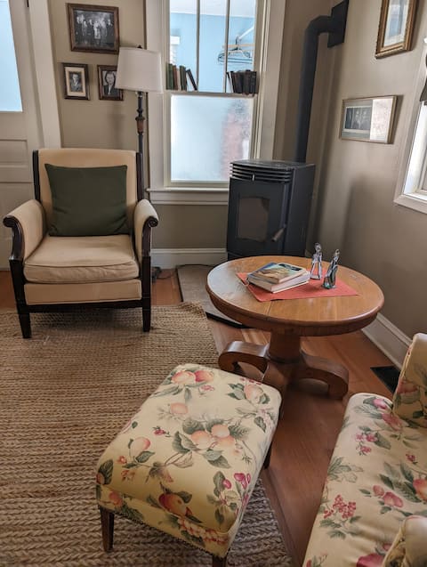 Pet Friendly Cute and Cozy in Sackville.