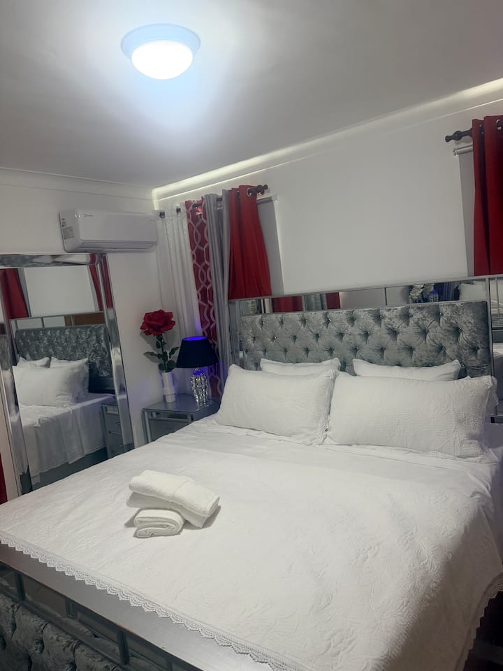 Schlafzimmer 1