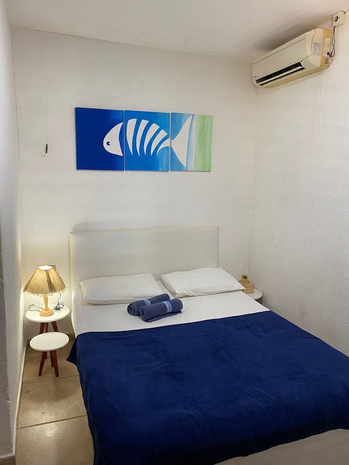 ️ ️ Slaapkamer 3 – Comfort en functionaliteit!
Een tweepersoonsbed + een eenpersoonsbed. Airconditioning met airconditioning.