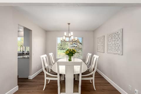 Willow Creek Wonder!
2 king, 2 queen bd+3 full ba