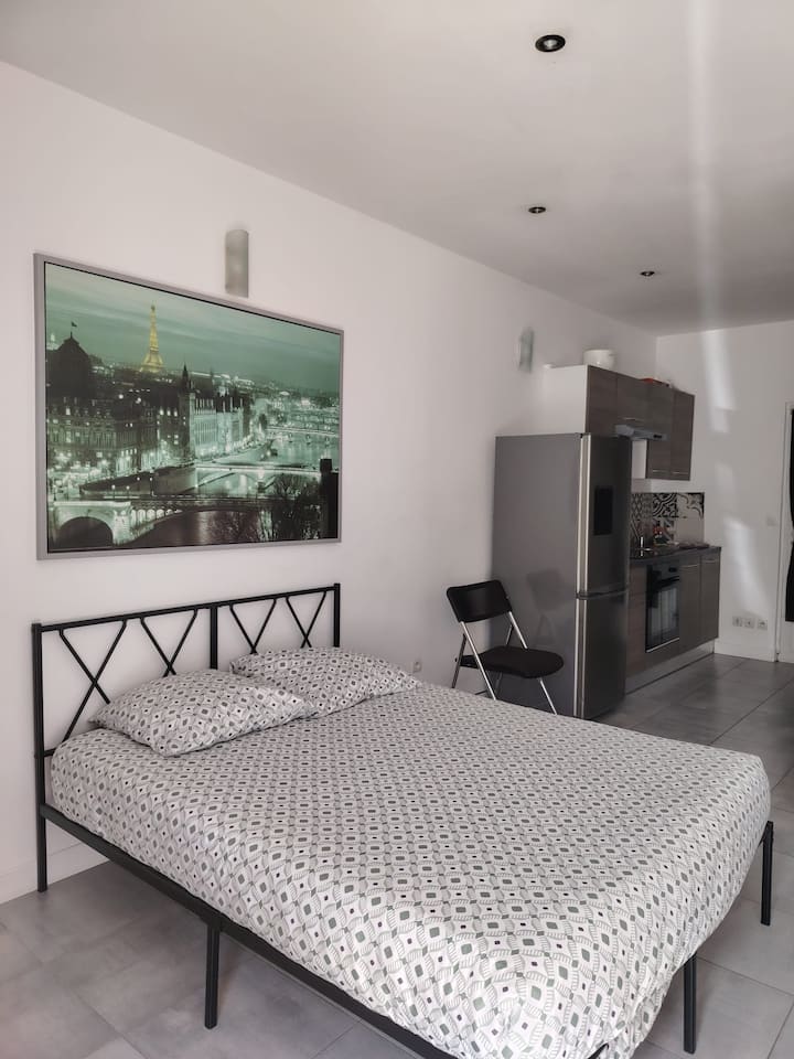 Nous Sommes Laure Et Raphaël Et Nous Sommes Ravis De Pouvoir Vous Accueillir Dans Notre Joli Studio Refait à Neuf Et Totalement éQuipé. - Saint-Michel-sur-Orge