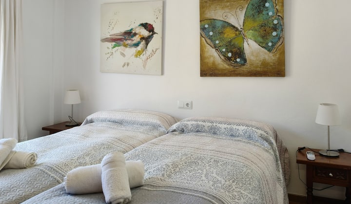 Twin bedroom