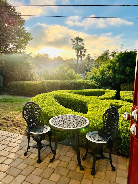 ★Cozy, serene jr one-bed apt w/ canyon view!