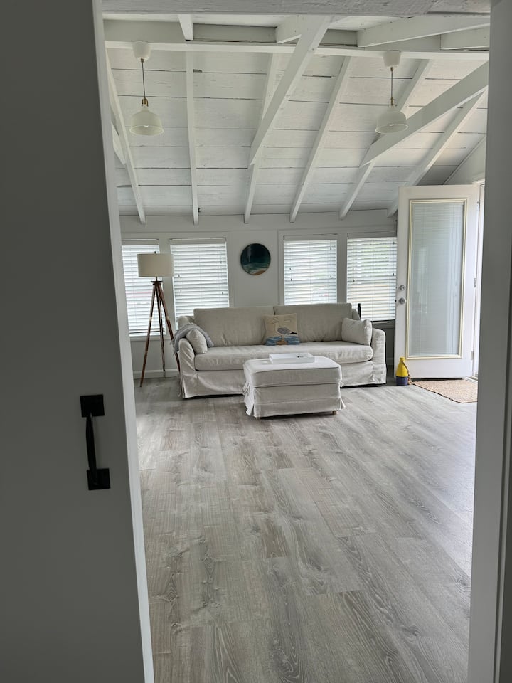 New 1-br Cottage. Water Views, Walk To Beach. - Rhode Island