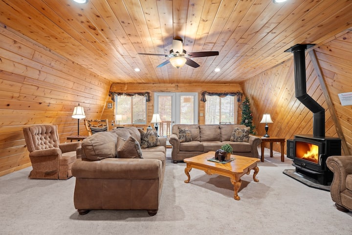 5 Bedroom-rustic Cabin Near Yellowstone Nat'l Park - Island Park, ID