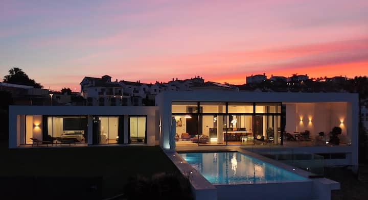 Luxury Villa Walk To Beach, With Gym & Ping Pong - Estepona