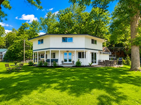 8 Lakes Lodge Waterfront On The Chain 7 Bedrooms