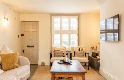 Top performing Airbnb: Tranquil luxury fisherman’s cottage close to beach in Whitstable