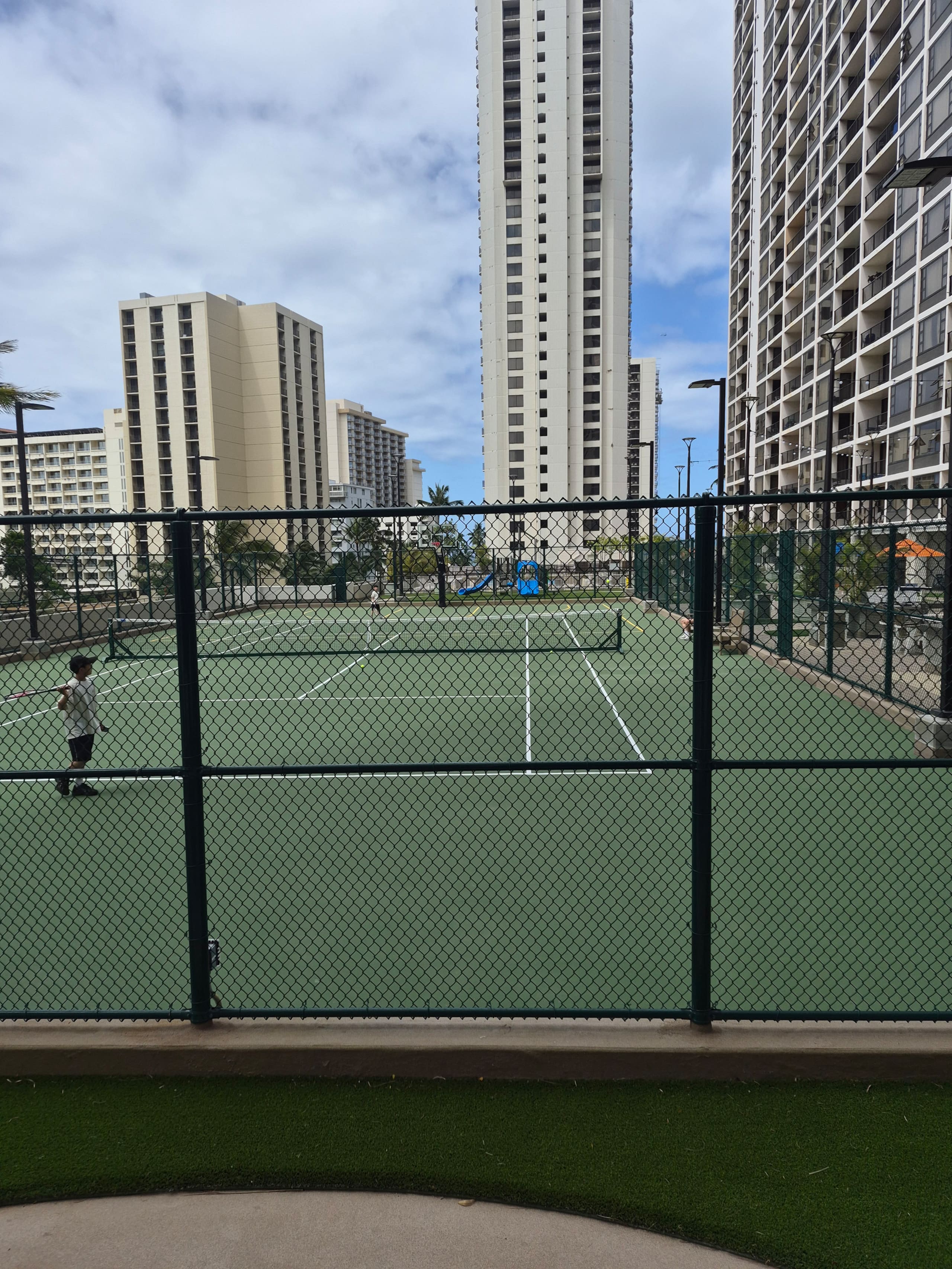 Condo in Honolulu · ★4.65 · 1 bedroom · 3 beds · 1 shared bath - Image 13