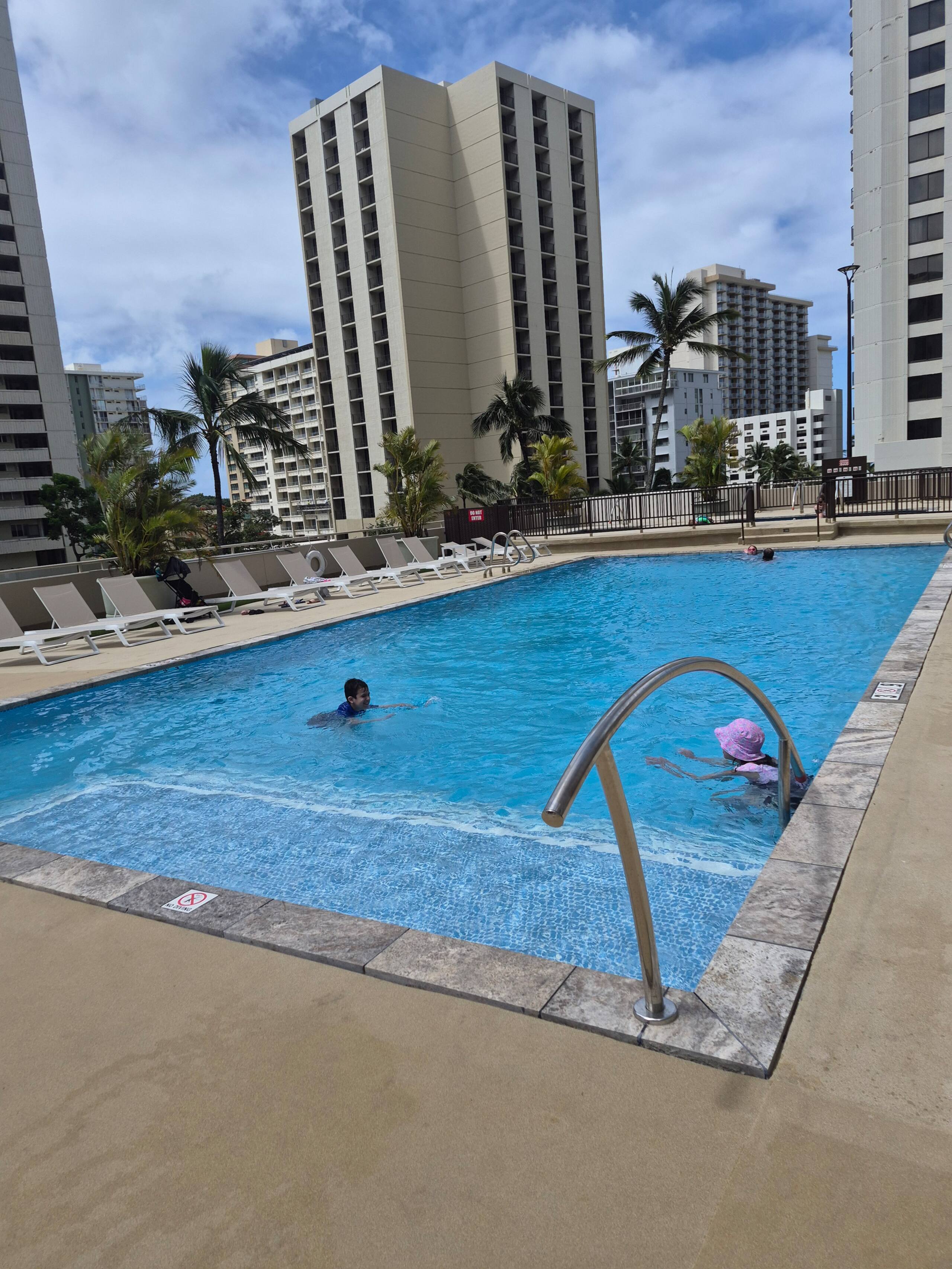 Condo in Honolulu · ★4.65 · 1 bedroom · 3 beds · 1 shared bath - Image 9