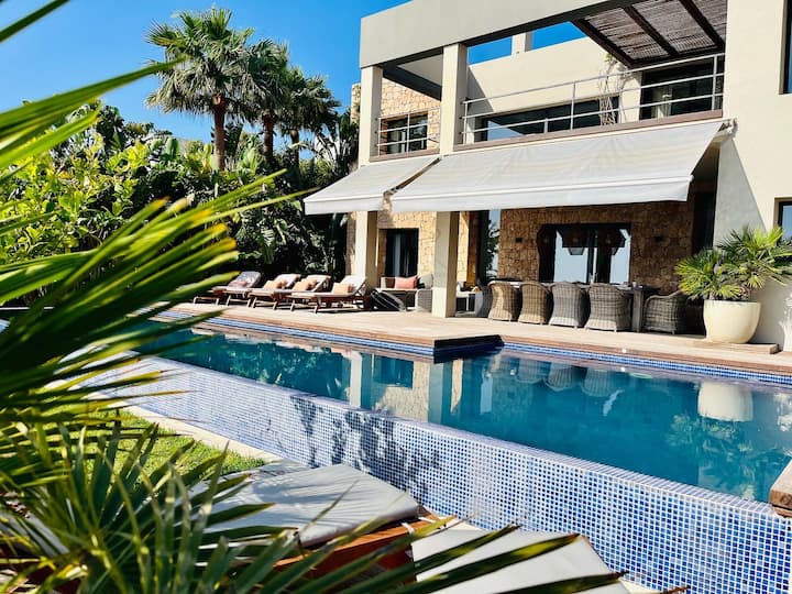VillaLifestyle_Cap Martinet with magic seaviews