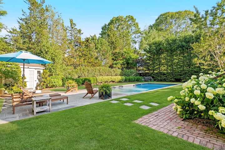 Cedar-shake Cottage, Heated Pool And Gardens - 롱아일랜드