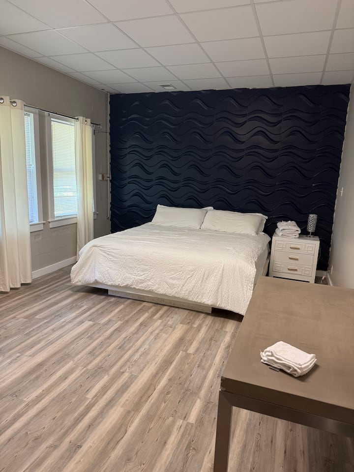 Суперголямо двойно легло, стол и бюро 